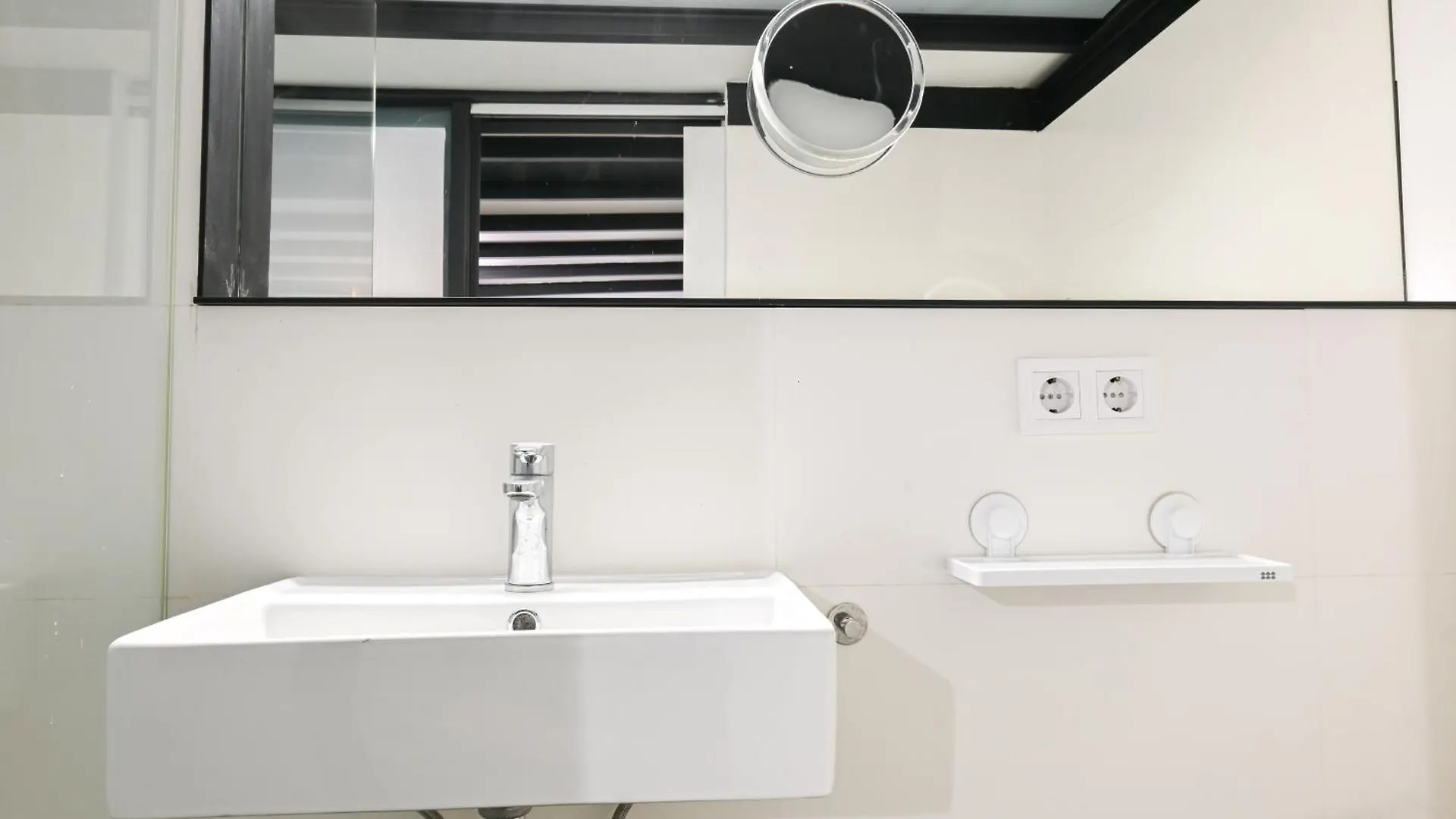 Coqueto Y Acogedor Apartamento Temporal Con Estilo En Madrid Fov16
