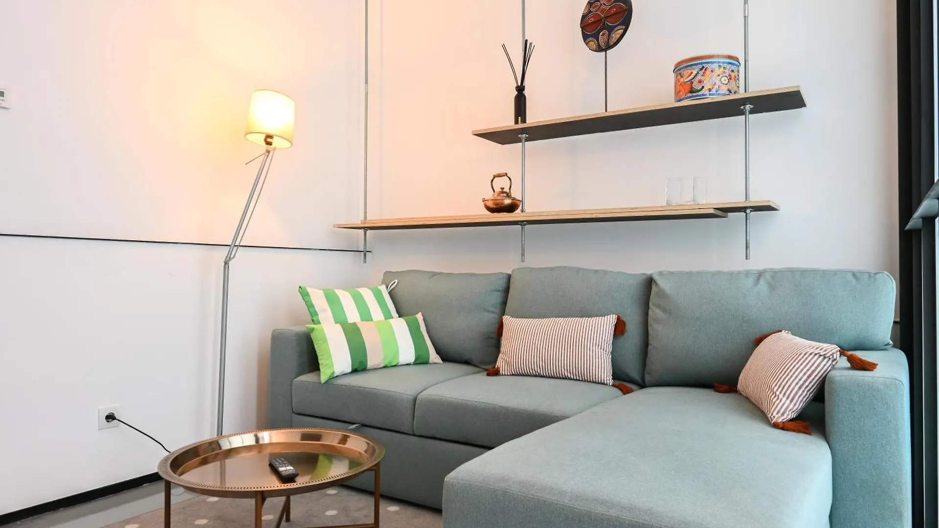 Coqueto Y Acogedor Apartamento Temporal Con Estilo En Madrid Fov16 location